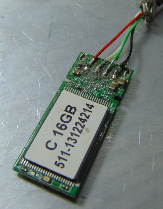 Przewód wlutowany w miejsce uszkodzonego zlącza USB